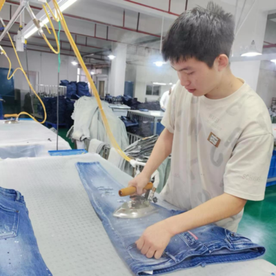 重庆犇逸服装:助力酉阳打造百亿级时尚服装产业
